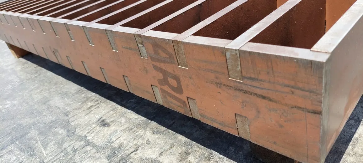 Hardox® slotted screen panel used to sort abrasive material