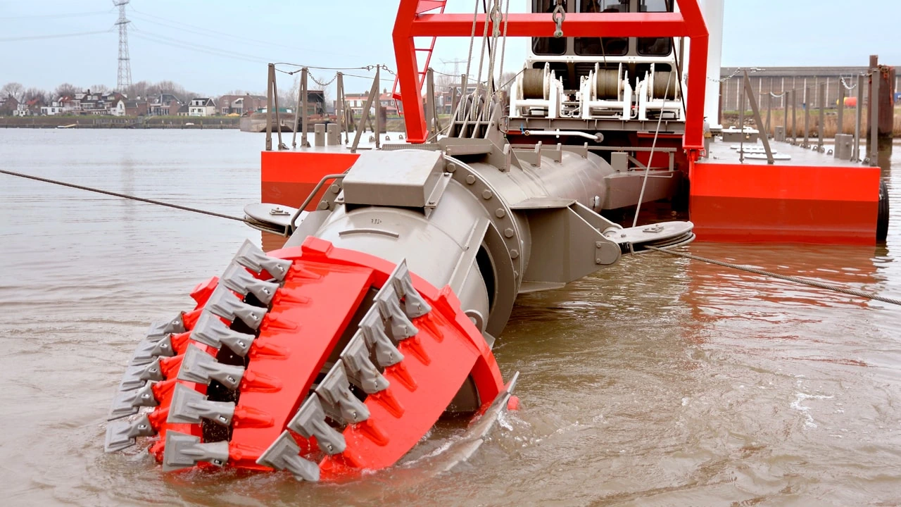 Dredging cutter head rebuild in Hardox® at BSF